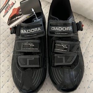 NWT Diadora cycling shoes size 5